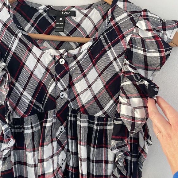 Closet closing 4/15, make offer! Aqua NWT Large Sleeveless Plaid Top - Picture 4 of 8